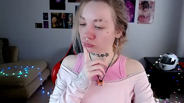 Nica Kawaii online show from 13, 4, 2026