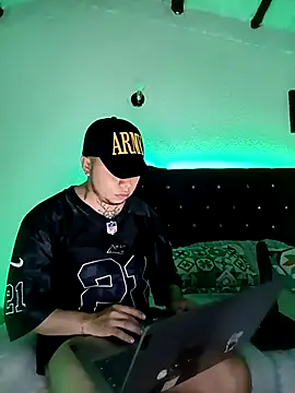 Decker Velvett online show from 10, 3, 2026