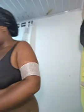 YourLiaa  online show from 23, 4, 2026