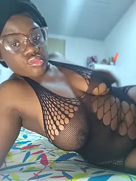 YourLiaa  online show from 5, 4, 2026