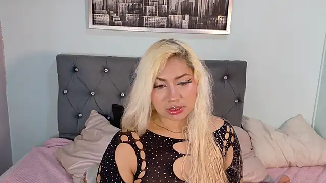 Snapshot of IvonnyBon_gh chatting on 8, 5, 2026 IvonnyBon gh online show from 8, 5, 2026
