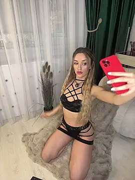 Snapshot of KatieCutieXooo chatting on 6, 5, 2026 KatieCutieXooo online show from 6, 5, 2026