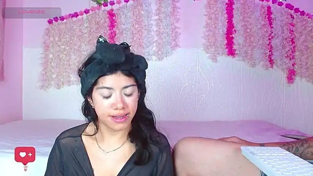 Zoe Axel1 online show from 4, 4, 2026