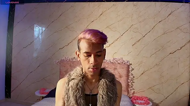 monserrat petite online show from 8, 3, 2026