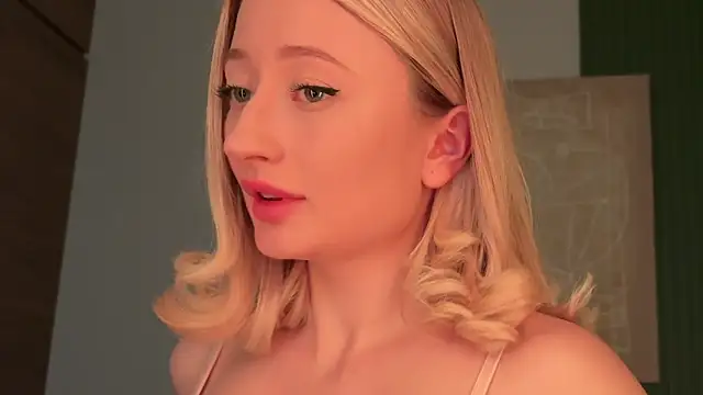 Snapshot of Wendy_Amberr chatting on 13, 3, 2026 Wendy Amberr online show from 13, 3, 2026