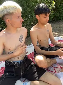 AlphaTwinks online show from 4, 4, 2026