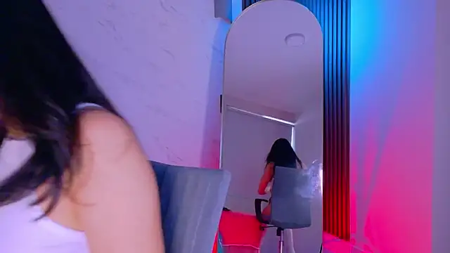 MiiaCullens online show from 7, 4, 2026