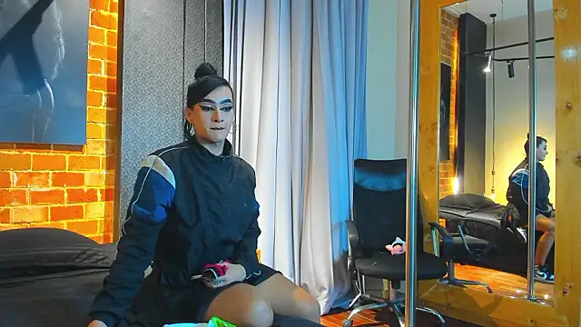 Sienna Dark online show from 12, 3, 2026