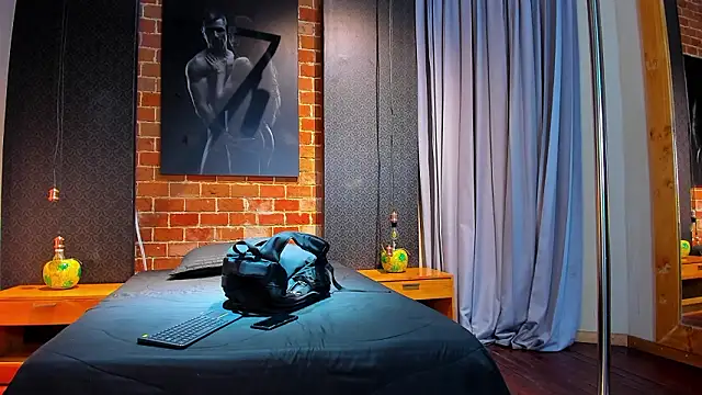 Sienna Dark online show from 19, 3, 2026