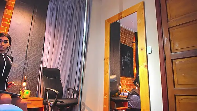 Sienna Dark online show from 27, 3, 2026