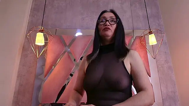 luci lane  online show from 19, 4, 2026