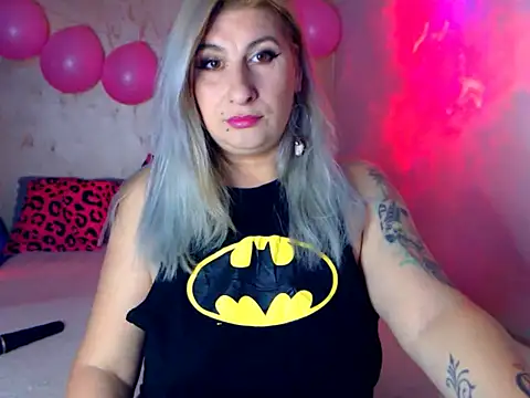 Snapshot of LilLux chatting on 15, 5, 2026 LilLux online show from 15, 5, 2026