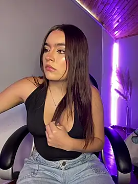 Issa pinkk online show from 13, 3, 2026