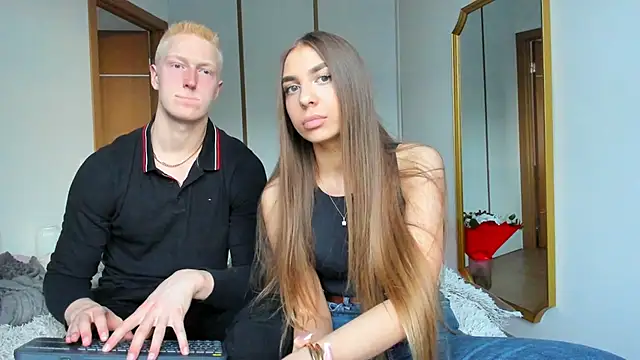 StepSisandStepBro online show from 18, 4, 2026