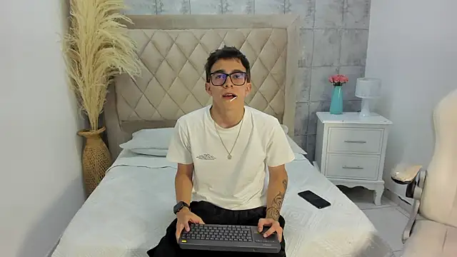 TylerCross  online show from 17, 3, 2026