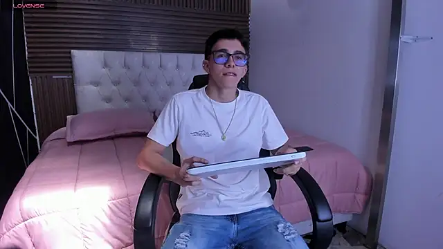 TylerCross  online show from 15, 3, 2026