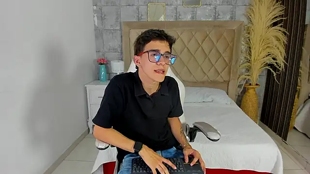 TylerCross  online show from 23, 3, 2026