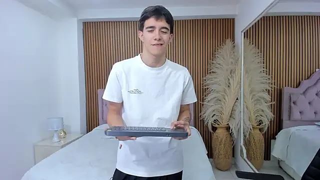 TylerCross  online show from 23, 4, 2026