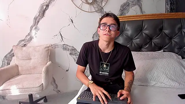 TylerCross  online show from 16, 3, 2026