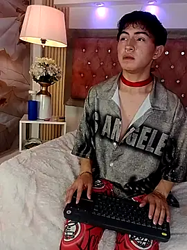 Cristopher Wild online show from 7, 4, 2026