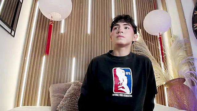 Cristopher Wild online show from 21, 4, 2026