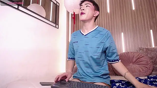 Cristopher Wild online show from 8, 6, 2026