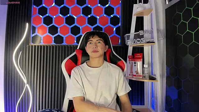 Cristopher Wild online show from 27, 4, 2026