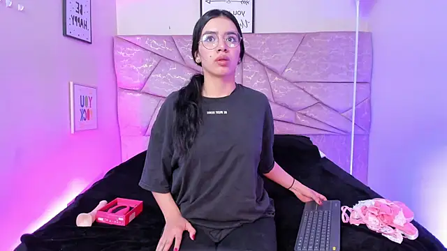 Amara Velle online show from 4, 5, 2026