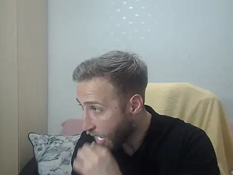 BlondEagleMuscle online show from 5, 4, 2026