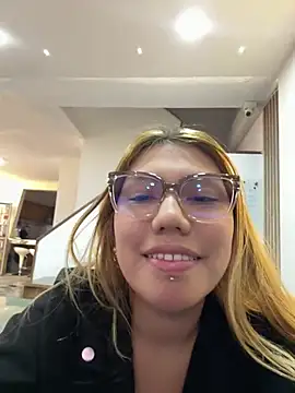 Lia Sterling online show from 25, 4, 2026