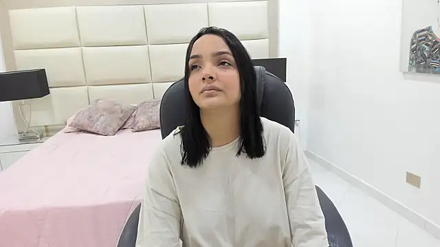 Chloelarsons online show from 18, 4, 2026