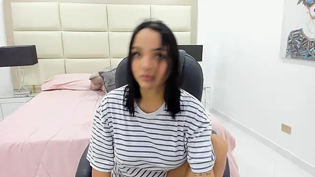 Chloelarsons online show from 19, 4, 2026