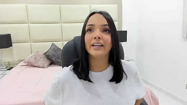 Snapshot of Chloelarsons chatting on 13, 5, 2026 Chloelarsons online show from 13, 5, 2026