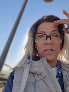 ManuelaX online show from 18, 3, 2026