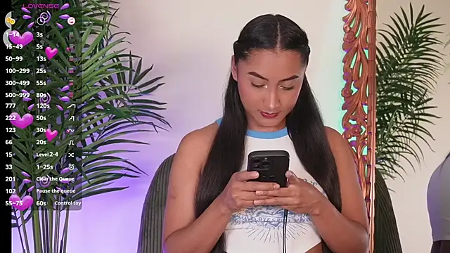 SoyJuliana 19 online show from 5, 8, 2026