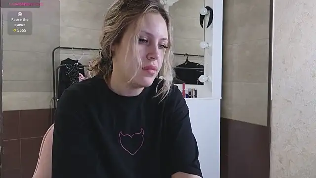  amymoore  online show from 23, 4, 2026