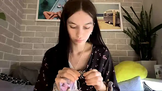 LaraDraggoo online show from 22, 3, 2026