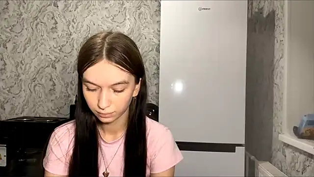 LaraDraggoo online show from 18, 4, 2026