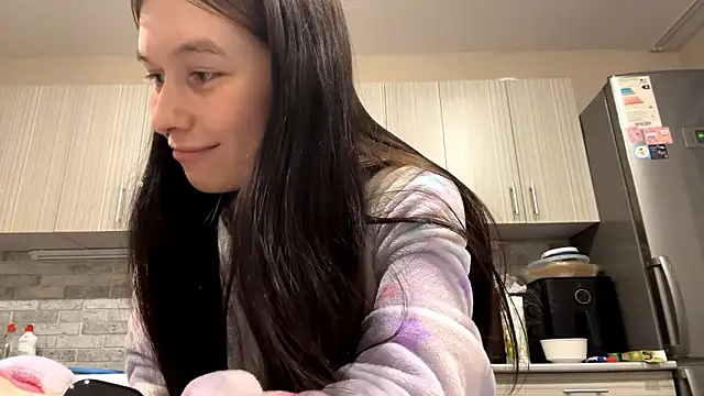 LaraDraggoo online show from 10, 3, 2026