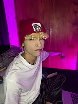 Lucke Ccollins online show from 28, 4, 2026