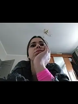 SaraRoushen online show from 10, 3, 2026