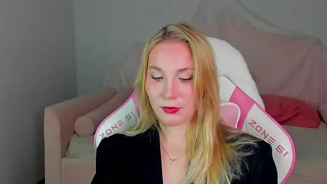 Snapshot of ElaraVoltage chatting on 6, 5, 2026 ElaraVoltage online show from 6, 5, 2026
