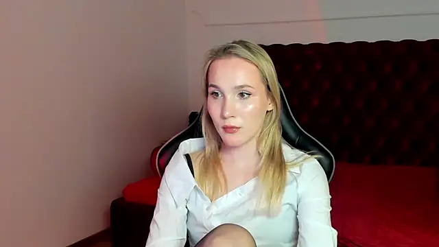 Snapshot of ElaraVoltage chatting on 27, 5, 2026 ElaraVoltage online show from 27, 5, 2026