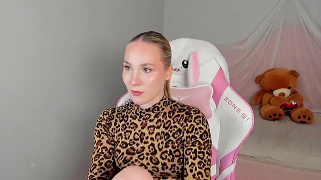 Snapshot of ElaraVoltage chatting on 31, 5, 2026 ElaraVoltage online show from 31, 5, 2026
