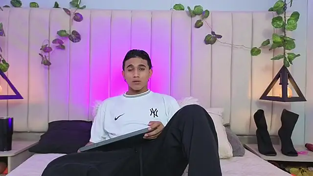 Morgan Bladee online show from 5, 4, 2026