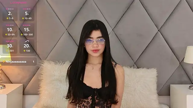 OliviaDiaz online show from 25, 4, 2026