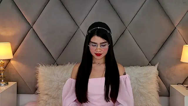 OliviaDiaz online show from 8, 6, 2026