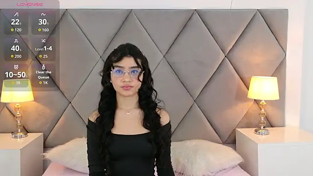 OliviaDiaz online show from 7, 4, 2026