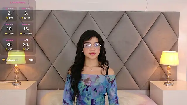 OliviaDiaz online show from 15, 4, 2026