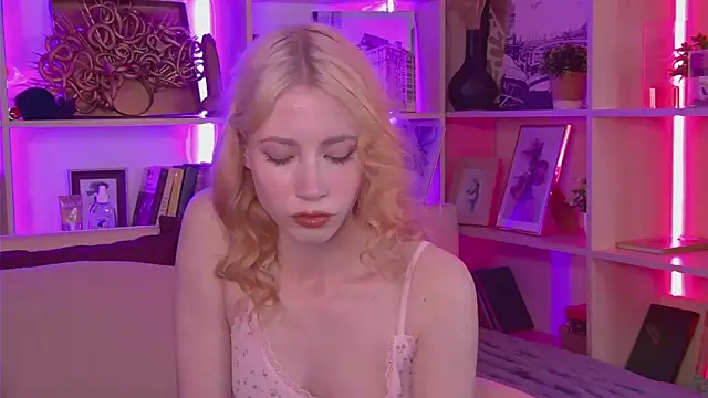 Lola Gilbert online show from 13, 5, 2026